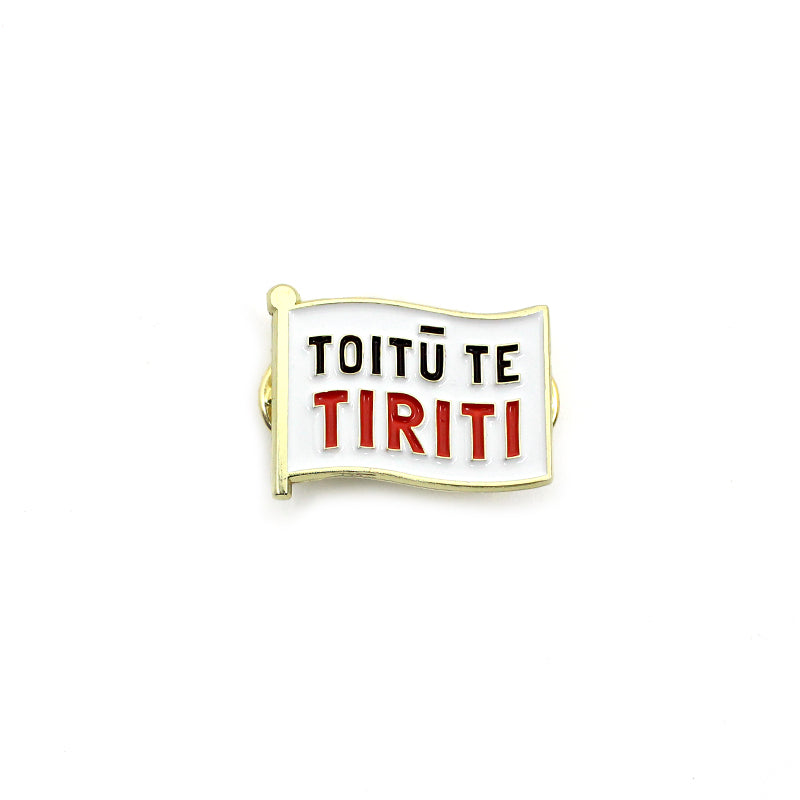 'Toitū te Tiriti'  Enamel Badge Pin |  Maimoa Creative